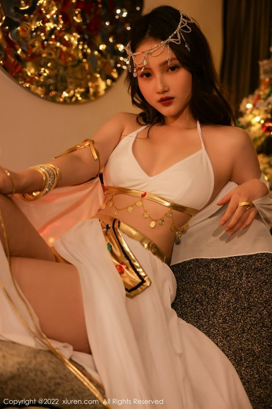 甜美嫩模酥胸半露大胆裸体人体艺术
