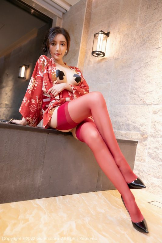 制服小妹赵小米手遮胸诱惑势不可挡