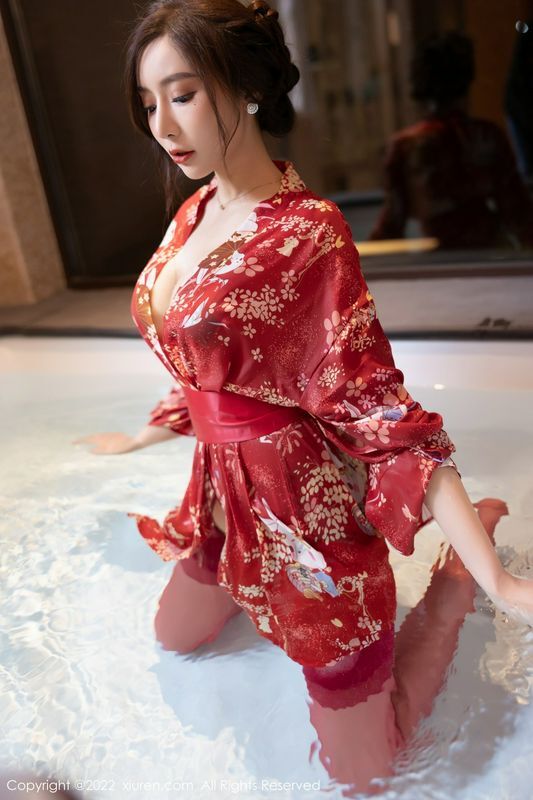 制服小妹赵小米手遮胸诱惑势不可挡