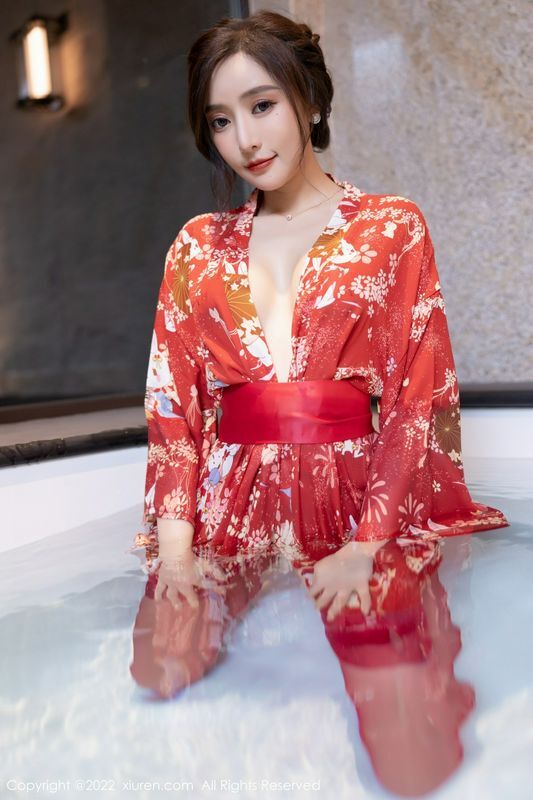 制服小妹赵小米手遮胸诱惑势不可挡