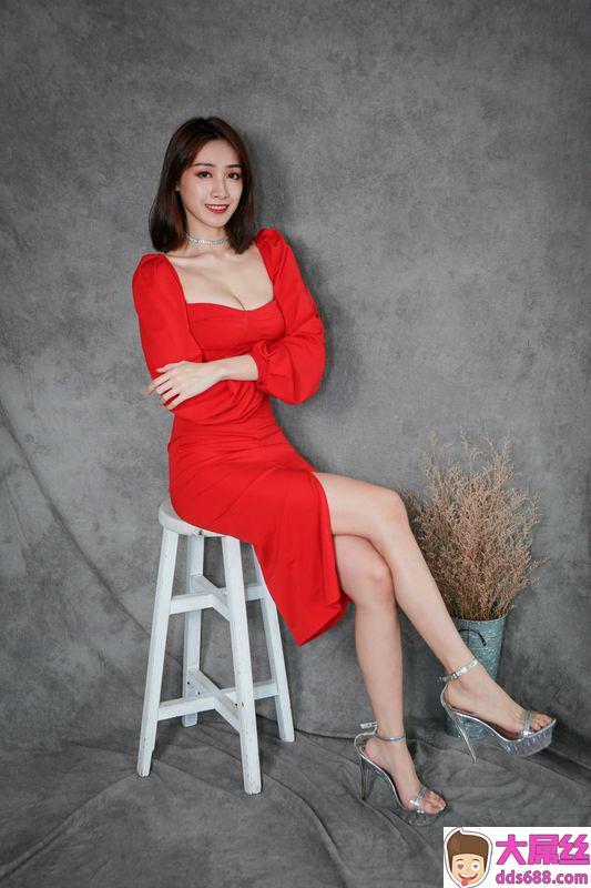 魅力绽放大胸美女的别样风情