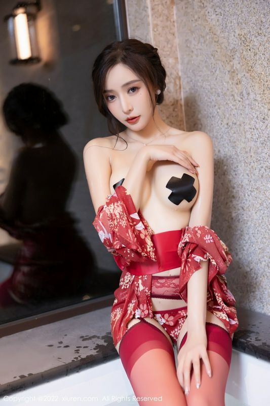 制服小妹赵小米手遮胸诱惑势不可挡