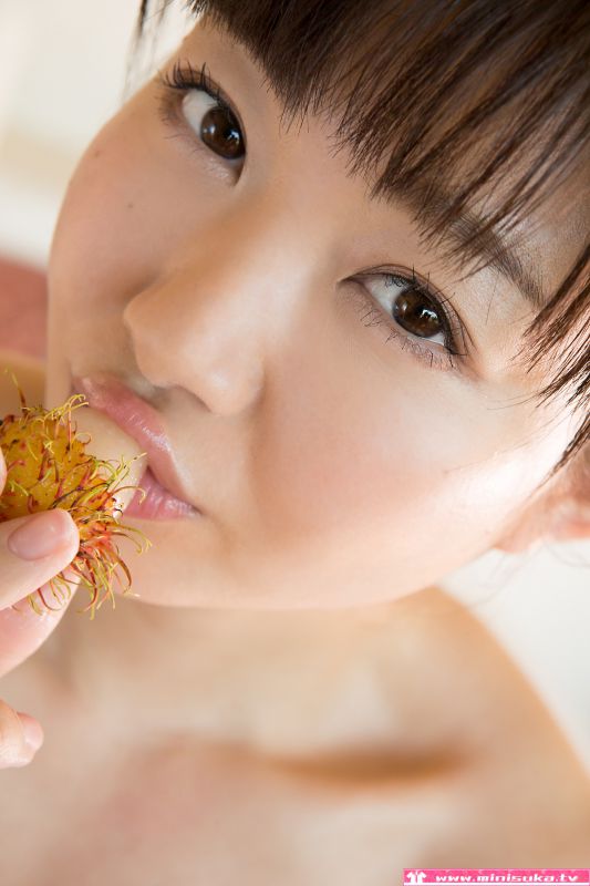日本透内衣女优铃木由纪浴室湿身照