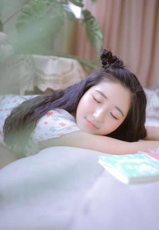 邻家少女私房春外泄乳沟性感诱惑写真