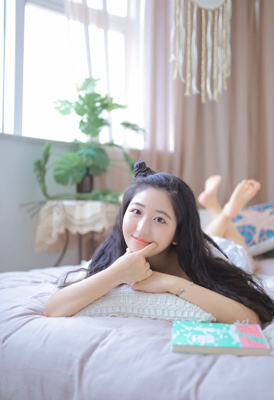 邻家少女私房春外泄乳沟性感诱惑写真