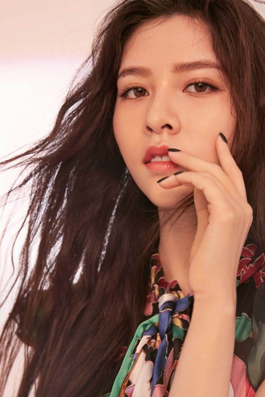 宋妍霏尚碎花裙性感迷人长发美女妖娆写真
