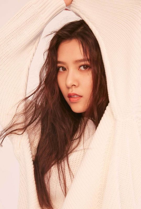 宋妍霏尚碎花裙性感迷人长发美女妖娆写真