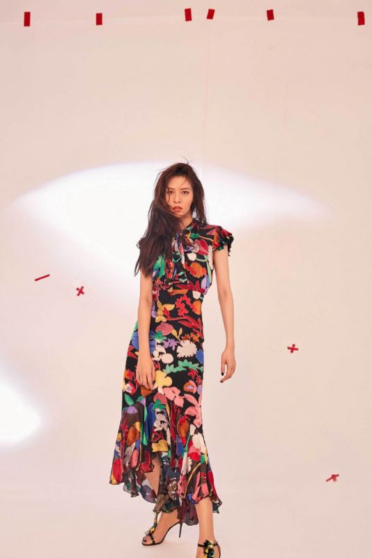宋妍霏尚碎花裙性感迷人长发美女妖娆写真