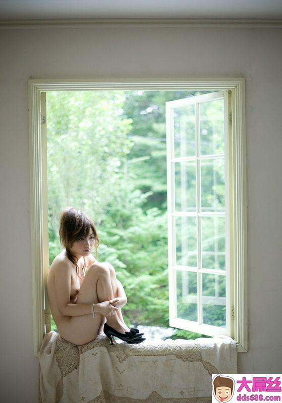 062503横山美雪美乳がそそるスレンダーな体ヌードエロ画像