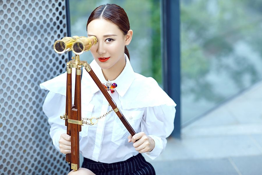 惊艳制服美女杜十五尚街拍大片