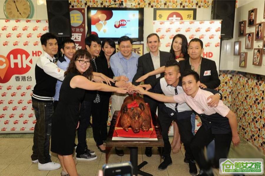 女星廖碧儿尚迷人造型高清写真